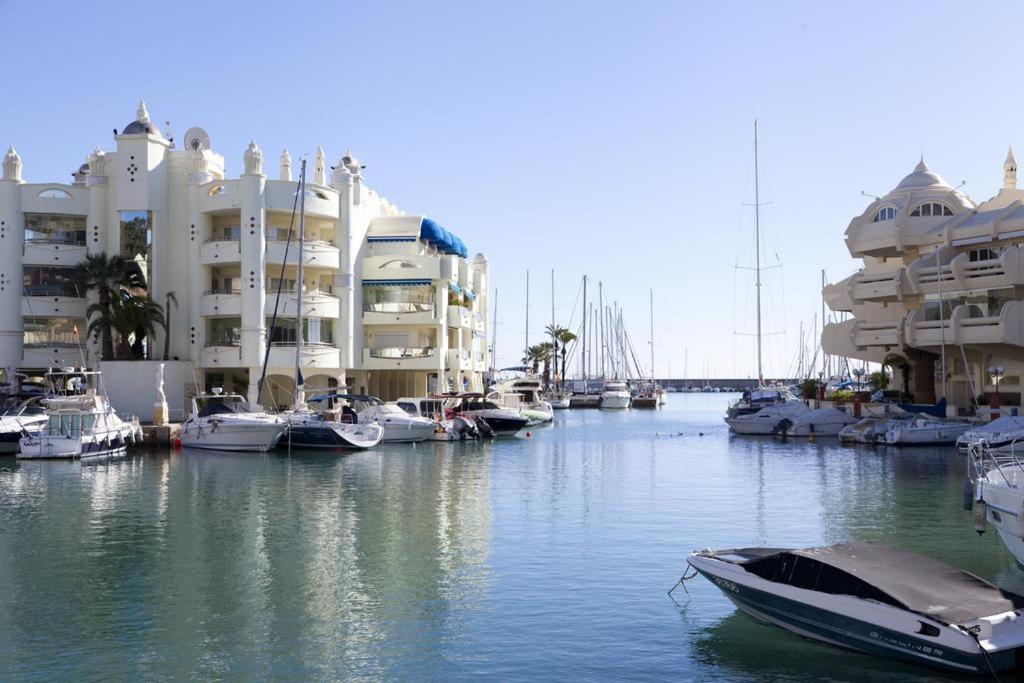 Apartamento Benalmadena Puerto Marina Apartment Exterior photo