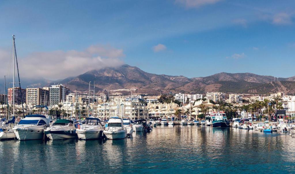 Apartamento Benalmadena Puerto Marina Apartment Exterior photo